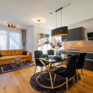  Apartment Bennett